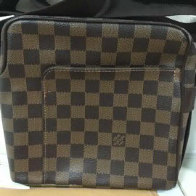 Olav Sling Bag Wid Card And Dustbag (Category: Luxury Bags & Wallets) located in Manila. Submitted by raila.bags (Listing ID 14932790, Image 1). Description: .