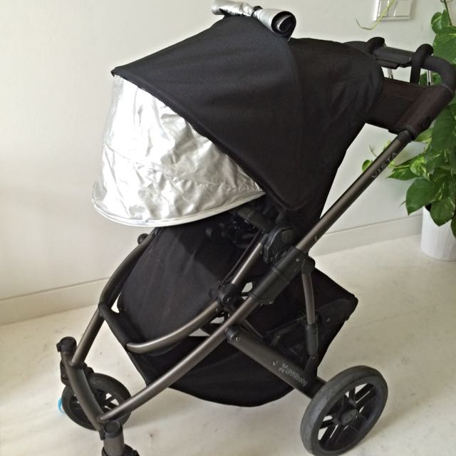 uppababy vista with maxi cosi car seat