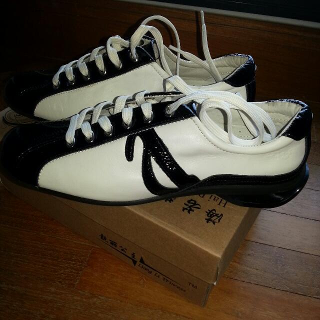 Super marked down ,Black And White Walking Shoes., Women's Fashion