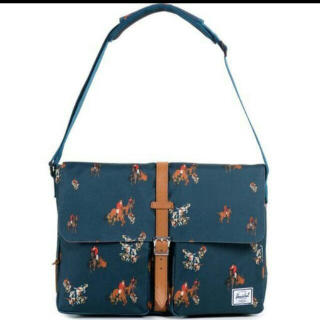 Authentic Herschel Messenger, Men's Fashion, Bags, Sling Bags on Carousell