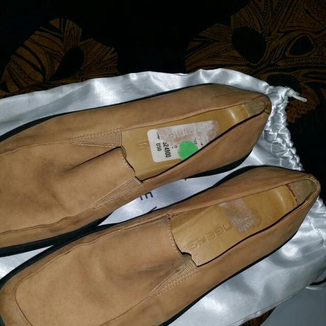 AUTHENTIC CLARKS SPRINGERS SIZE 05 UK 