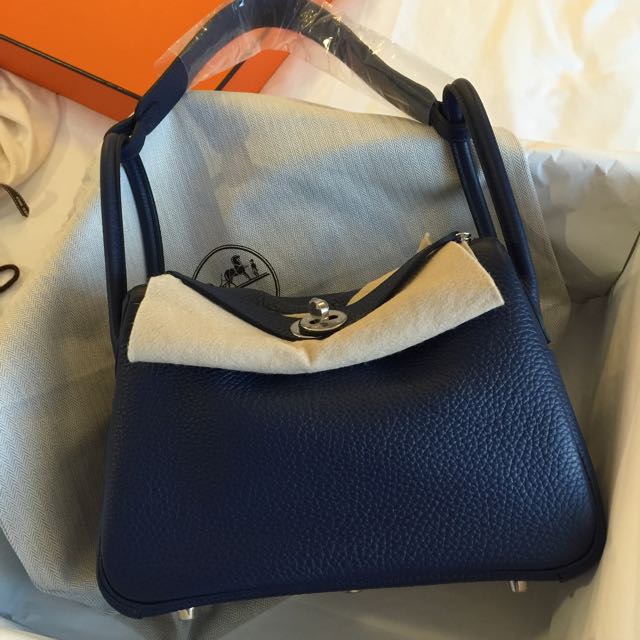 BNIB Hermes Lindy 26 Cuivre GHW, Women's Fashion, Bags & Wallets, Purses &  Pouches on Carousell