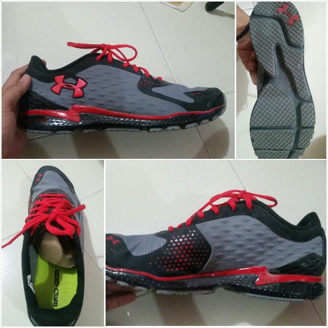Under armour micro g defy top