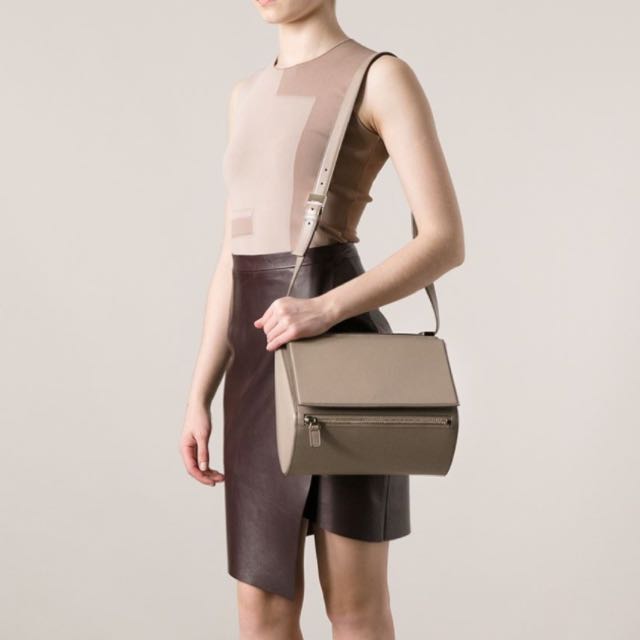 Givenchy pandora shop box medium