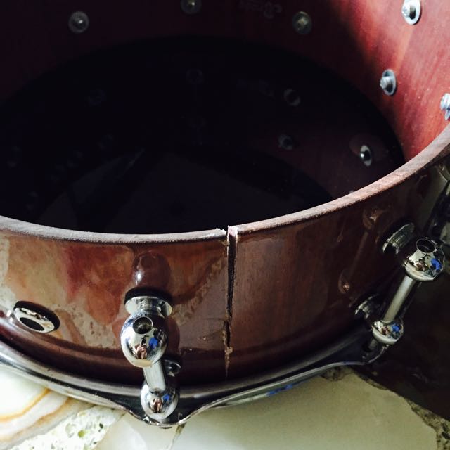 Cracked Brady Snare drum., Hobbies & Toys, Music & Media, Music