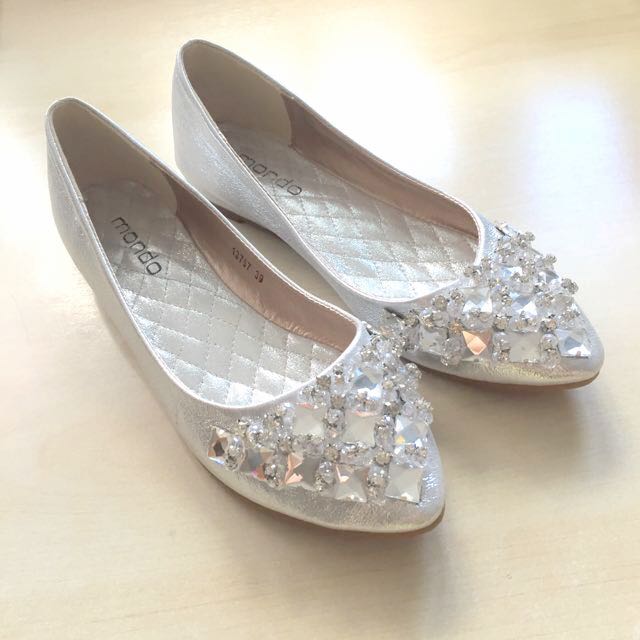 Diamond flats, Women's Fashion on Carousell