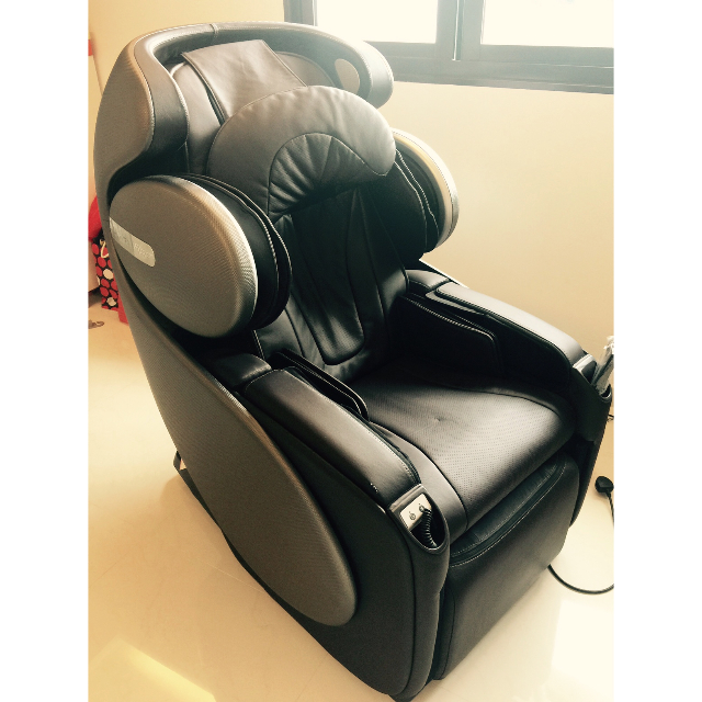 Osim Udivine Massage Chair With New Upholstery Must Sell