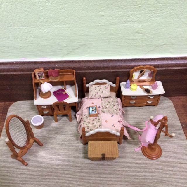 Sylvanian Families Classic Bedroom Set, Hobbies & Toys, Toys 