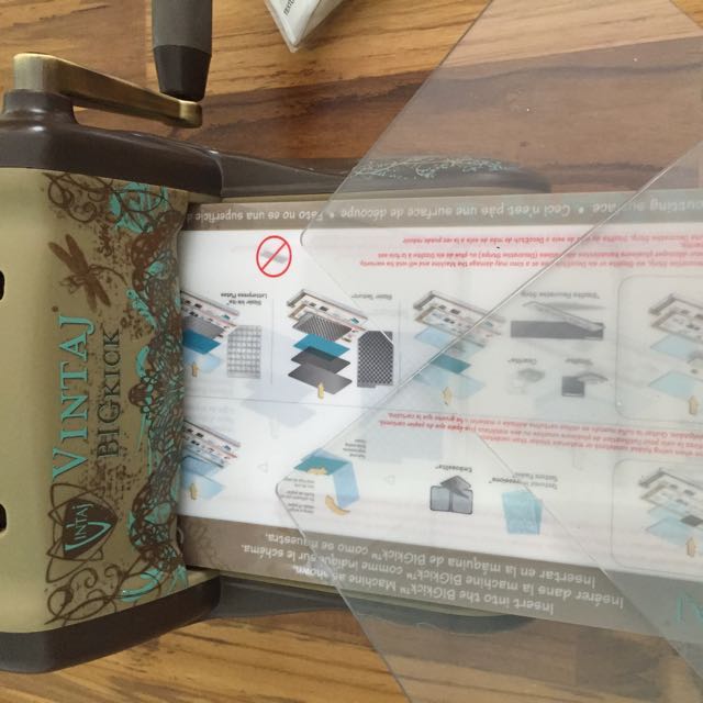 Sizzix BIGkick Machine (Vintaj Special edition) & 3 Embossing Folders