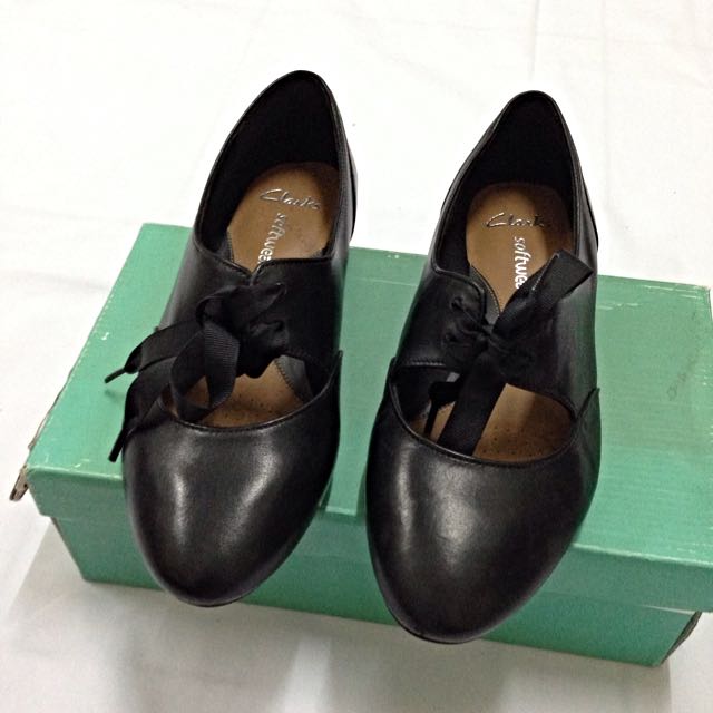 REDUCED Clarks Cavier Toast Flats