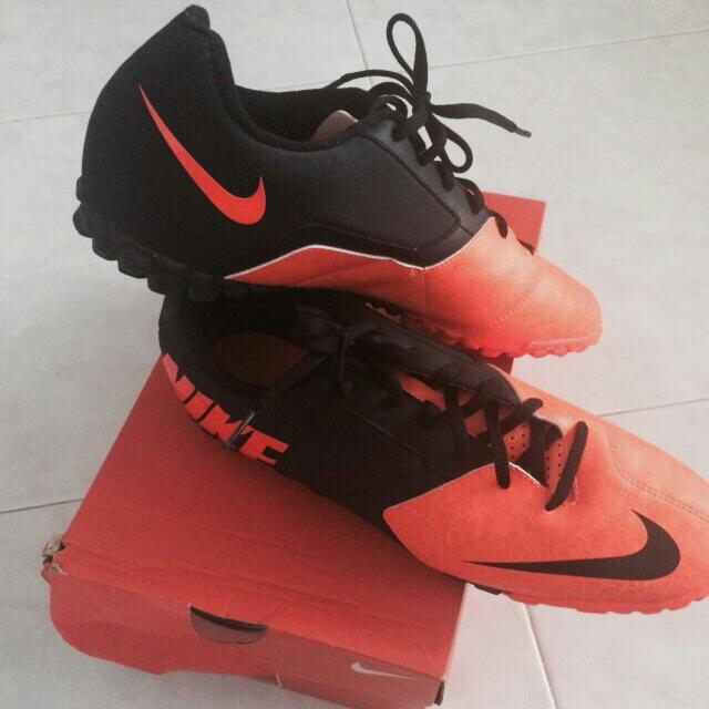 new nike futsal shoes