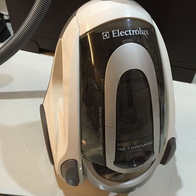 ELECTROLUX BAGLESS VACUUM CLEANER Z4010, TV & Home Appliances, Air