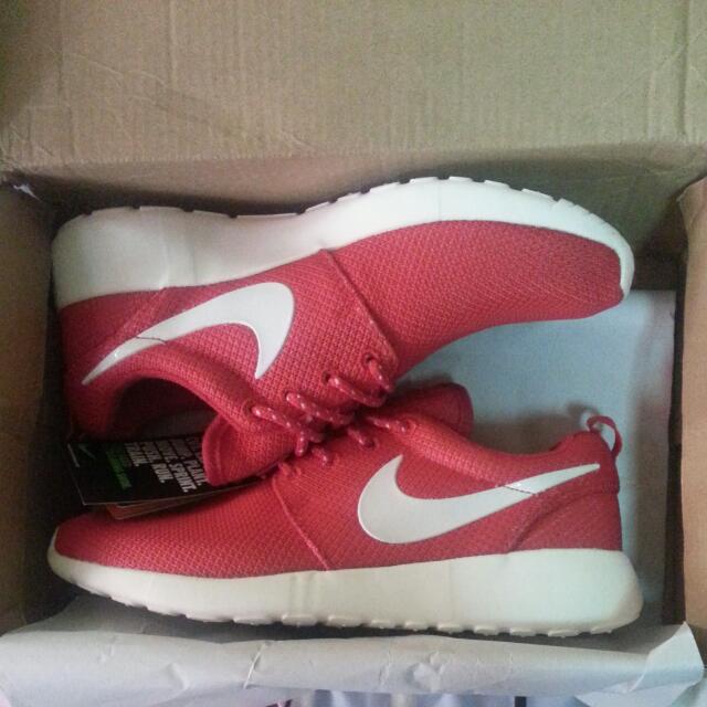 red roshe run womens