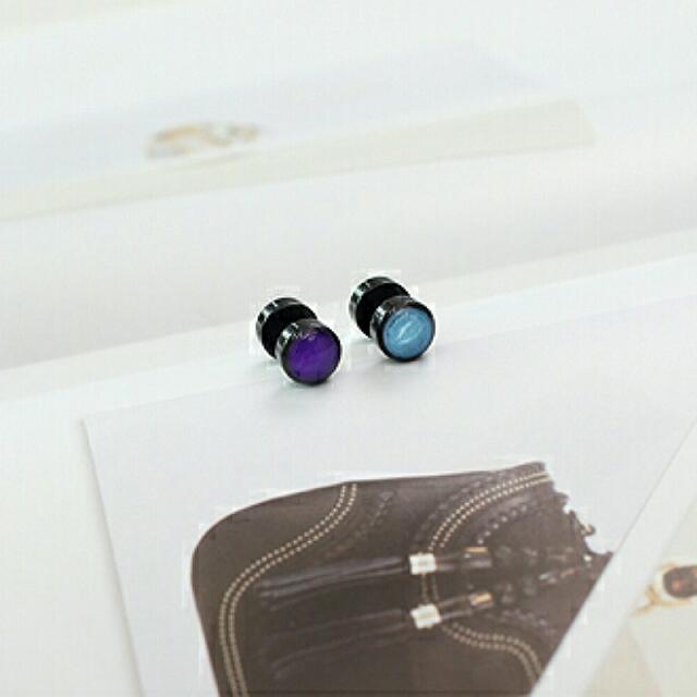 Fluorescent Piercing (Category: Other Merchandise) located in Singapore. Submitted by lichy (Listing ID 15998708, Image 3). Description: Color: White (sold out), Yellow, Blue, Orange, Purple or Pink Price: $ 11 (individual)➡🌟$10 ETA: Ex-stock!!! Condition: new Cheaper rate if purchase in bulk.