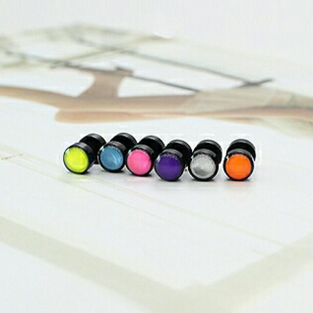 Fluorescent Piercing (Category: Other Merchandise) located in Singapore. Submitted by lichy (Listing ID 15998708, Image 2). Description: Color: White (sold out), Yellow, Blue, Orange, Purple or Pink Price: $ 11 (individual)➡🌟$10 ETA: Ex-stock!!! Condition: new Cheaper rate if purchase in bulk.