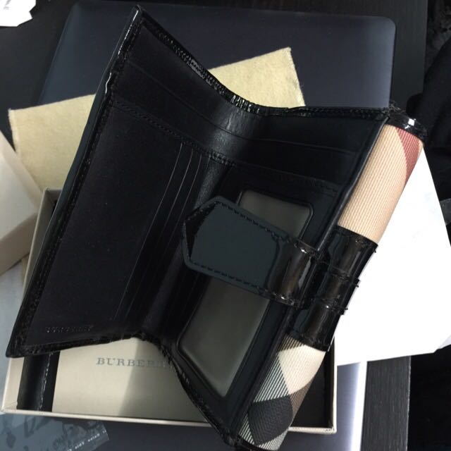Burberry wallet id window 2025