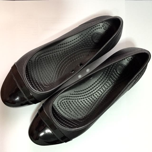 Crocs women's hotsell cap toe flat