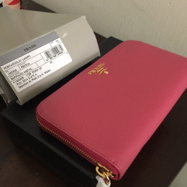 Prada wallet on chain saffiano leather, Women's Fashion, Bags & Wallets,  Purses & Pouches on Carousell