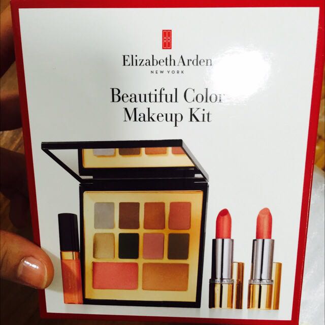 ELIZABETH ARDEN makeup kit with lip gloss, Beauty & Personal Care, Face