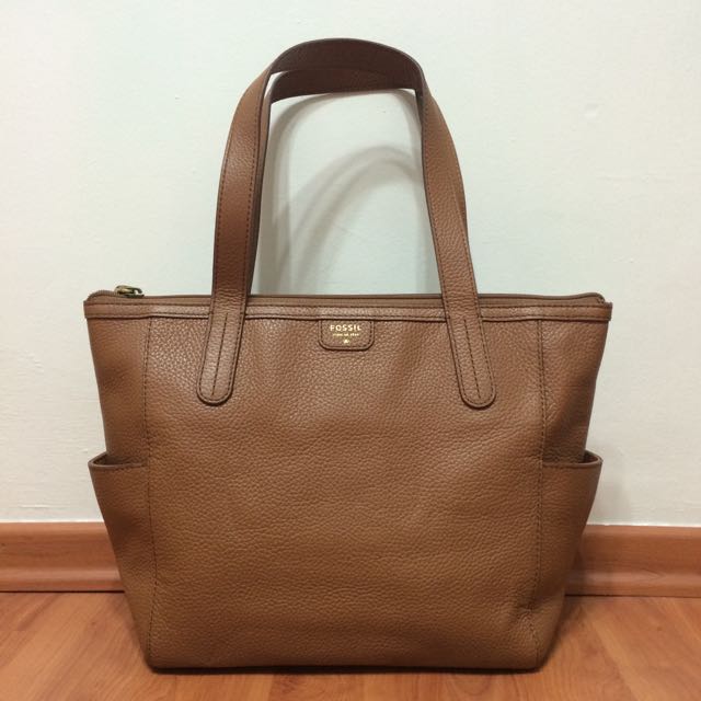 Fossil Mimi Shopper in Camel BNWT Women s Fashion Bags Wallets Cross body Bags on Carousell