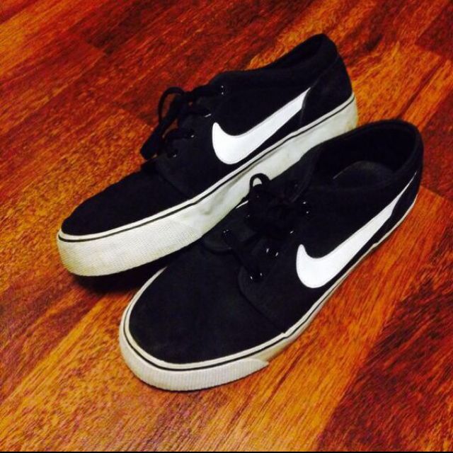 nike toki low lthr sneakers