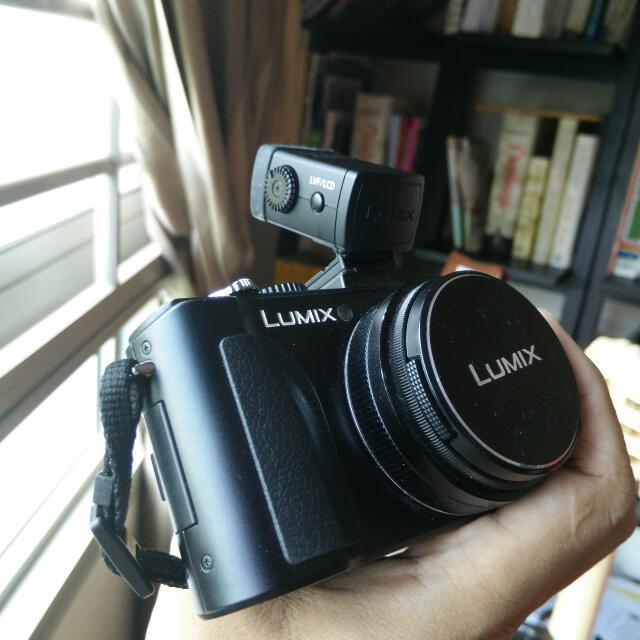 Panasonic Lumix LX5 with DMWLVF1 Viewfinder, Photography, Cameras on