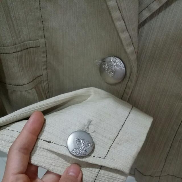Jacket ( Beige ) (Category: Coats, Jackets and Outerwear) located in Singapore. Submitted by figuette8 (Listing ID 16822922, Image 2). Description: .