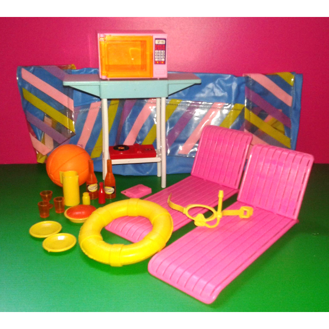 Vintage barbie pool shop set