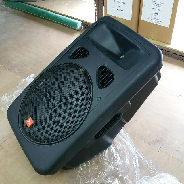 A Set Of 2 Outdoor Jbl Eon Speakers With Inbuilt Amplifier Music