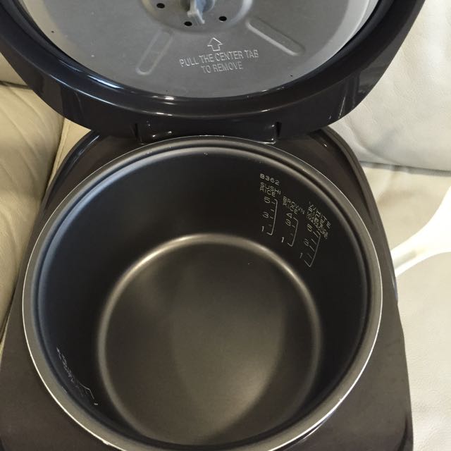 Zojirushi Rice Cooker NSTSQ10, TV & Home Appliances, Kitchen