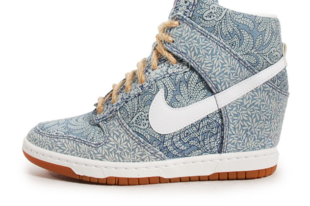 nike dunk sky high liberty