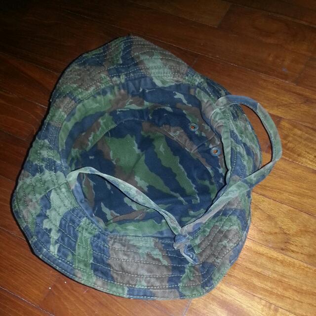 SAF Army Jungle Hat 1980s, Hobbies & Toys, Memorabilia & Collectibles