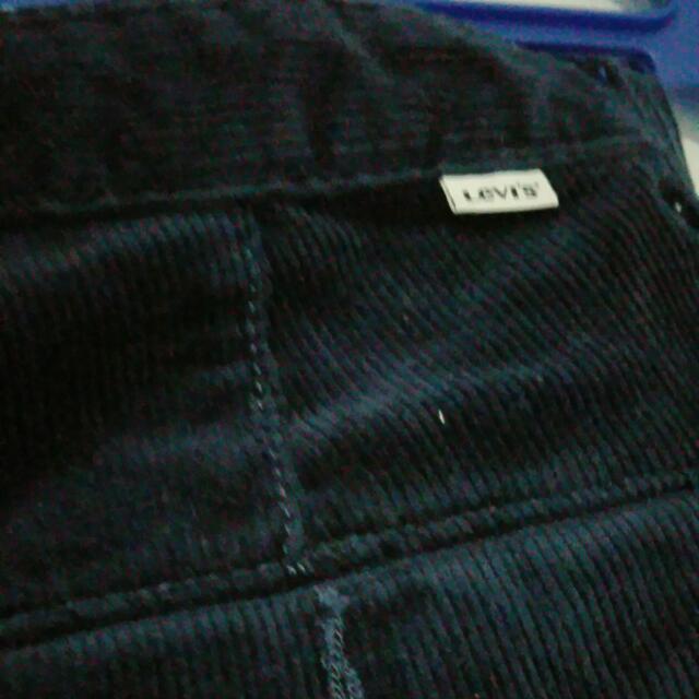 Levis (Category: Jeans) located in Singapore. Submitted by adrianyew (Listing ID 17373510, Image 3). Description: .