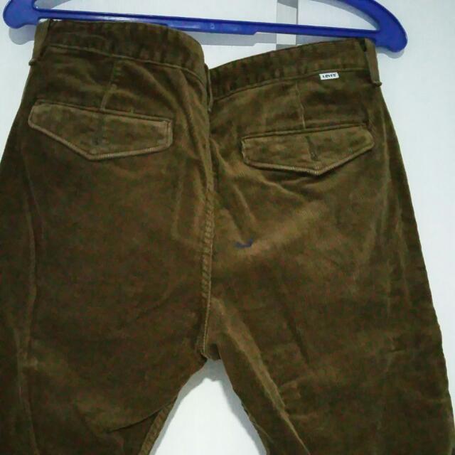 Levis (Category: Jeans) located in Singapore. Submitted by adrianyew (Listing ID 17373695, Image 2). Description: .