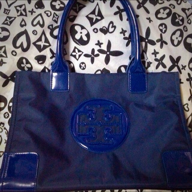 Authentic Tory Burch Ella Tote Nylon French Navy, Luxury, Bags & Wallets on  Carousell