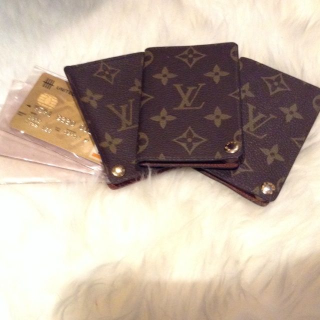 Louis Vuitton Card holder, Luxury, Bags & Wallets on Carousell