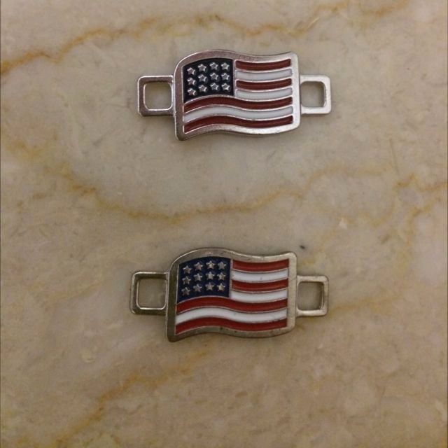 Red wing cheap flag lace keeper