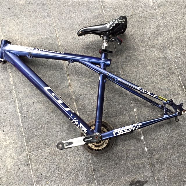 GT Avalanche 2.0 HDisc 2011 MTB Frame Sports Equipment Bicycles Parts Parts Accessories on Carousell