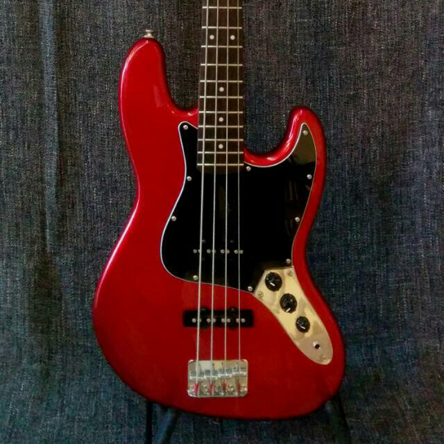 Squier Jazz Bass Standard (By Fender), Hobbies & Toys, Music