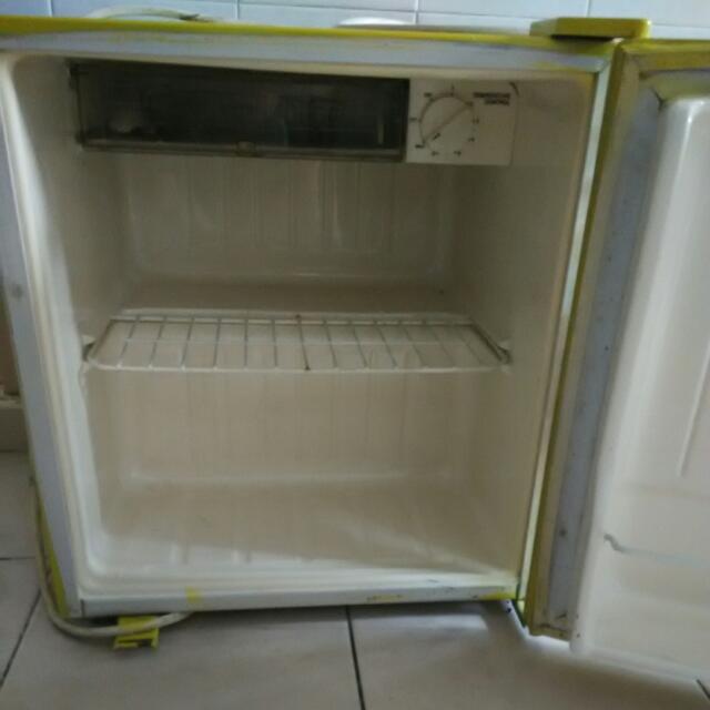 used mini fridge, TV & Home Appliances, Kitchen Appliances