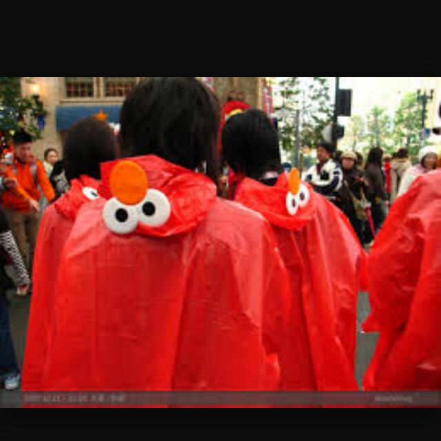 99 New USJ Elmo Raincoat Kids Size
