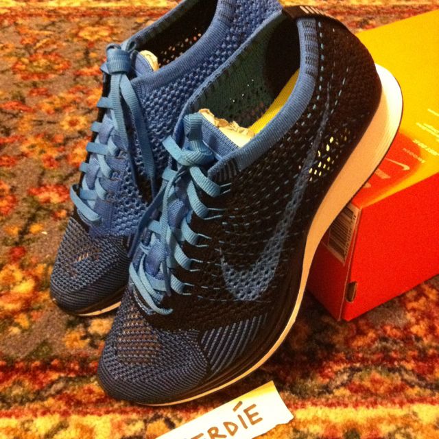 flyknit racer black white womens