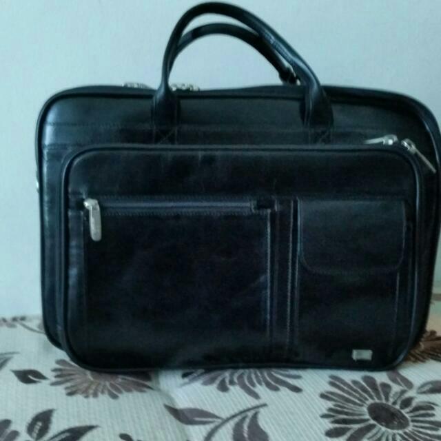 Condotti Italian leather Briefcase, Luxury, Bags & Wallets on Carousell
