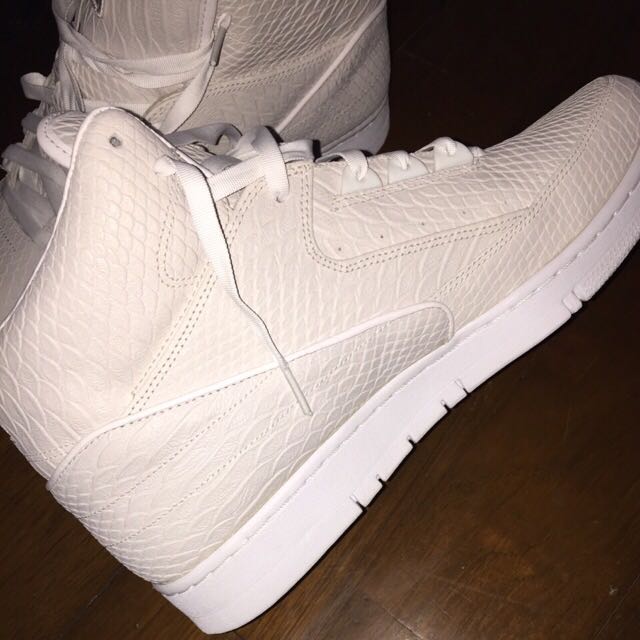 Nike Air Python Premium (Category: Sneakers) located in Singapore. Submitted by 3pulz (Listing ID 18487409, Image 3). Description: .