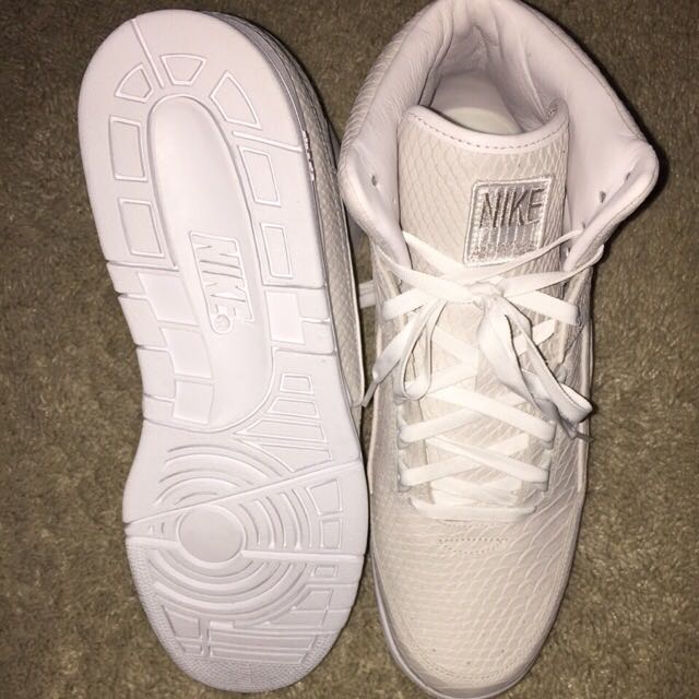 Nike Air Python Premium (Category: Sneakers) located in Singapore. Submitted by 3pulz (Listing ID 18487409, Image 2). Description: .
