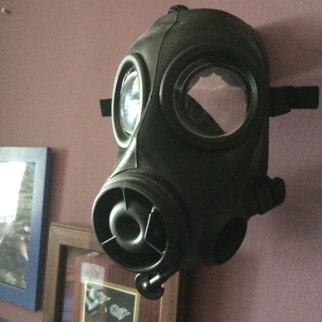 real FM12 British military gas mask, Furniture & Home Living