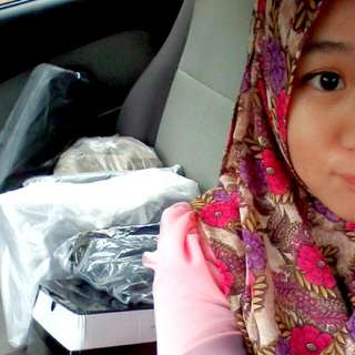 Handbag, Shoes, Pants, Carpet