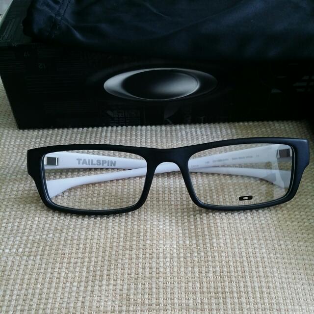 Oakley tailspin top