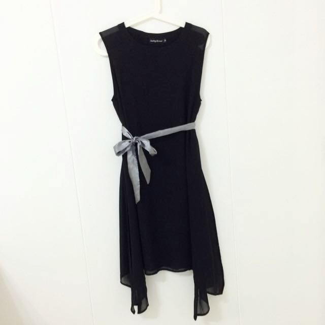 long black flowy dress