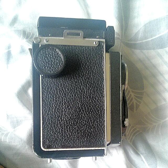 Rare Seagull Medium Format TLR Vintage Camera (Category: Cameras) located in Antipolo. Submitted by kaxuson (Listing ID 18851139, Image 3). Description: .